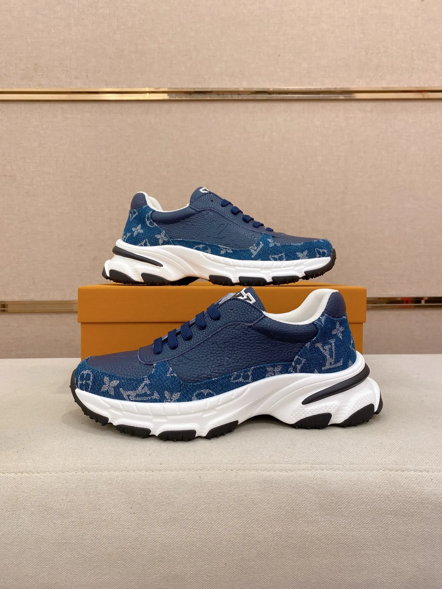 Men's shoes 442💰louis vuitton (Louis Vuitton/lv)🔍🔍The new counters are on sale at the same time. The uppers are imported from Italy. ⃣️Re-engraved🇮🇹💪💪, ⚠Sole: The original sole is specially provided by the original factory, the exclusive movable molded sole is super comfortable, ⚠Original and single goods 🔍high quality, you can enter and leave the counter at will, welcome to compare⚠. Code number: 38-44 (45/customized, non-refundable)